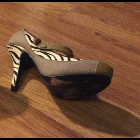 Women’s Bed Of Roses Funky Zebra High Heels Size 9 - Picture 6 of 6